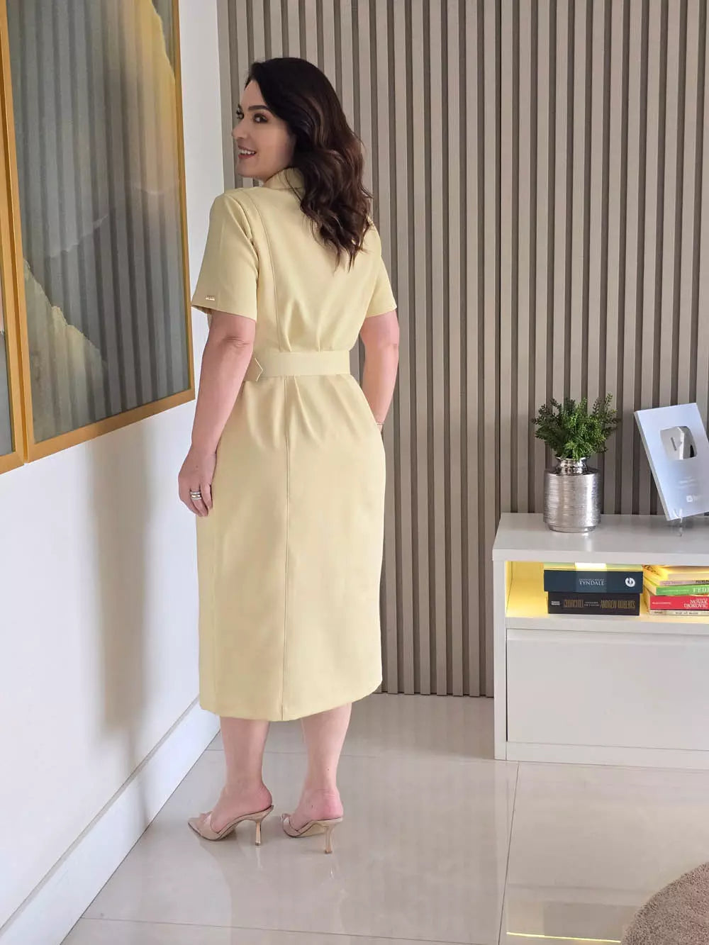 CHEMISE COM BOTÕES E CINTO